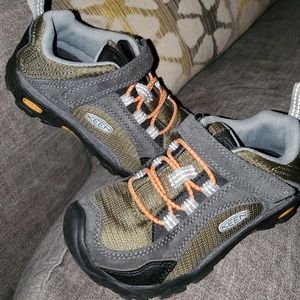 Boys hiking shoes